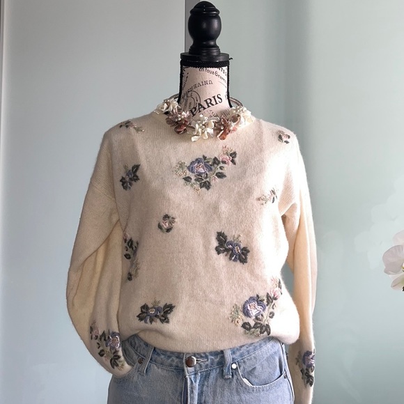 Vintage embroidered sweater - Picture 2 of 5